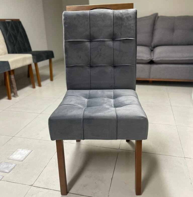 Mesa Dubai 120 (Tampo Londres) Cinamomo/Off White com 4 Cadeiras Sophia Veludo Cinza Grafite – CEL MÓVEIS + WM DECOR - Imagem 2